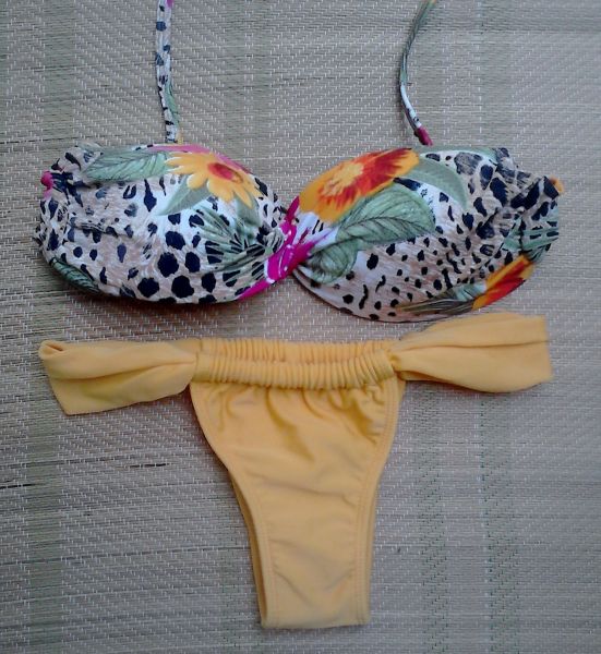 Biquíni com bojo torcido e alça removível ref 141015